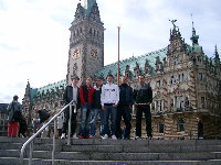 Vor dem Hamburger Rathaus !